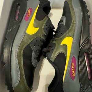 Size 10.5 - Nike Air Max 90 Gore-Tex Low Tour Yellow Cargo Khaki-